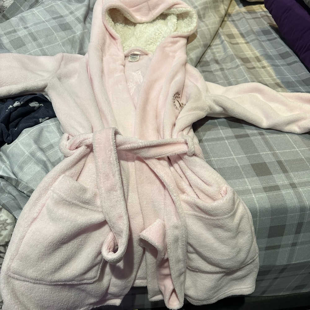 Pink robe. - Picture 2 of 3